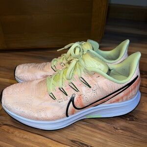 Size 8 women’s Nikes